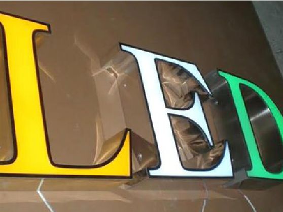 南岸区介绍LED招牌的基础知识。